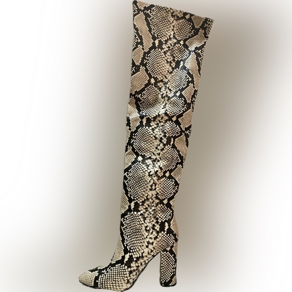 Faux snake skin boots - Picture 3 of 7